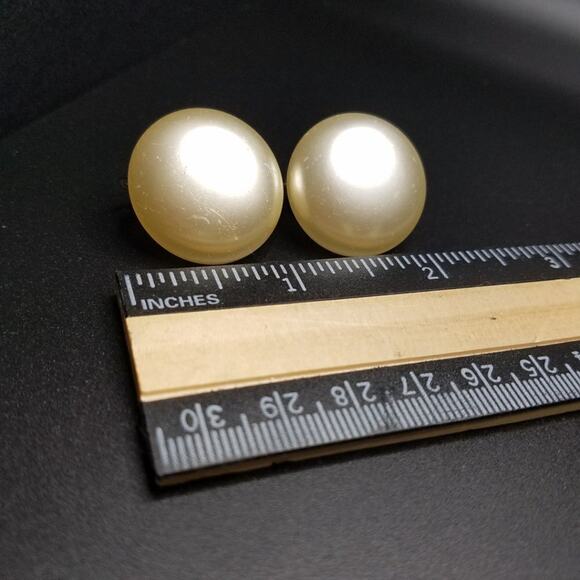 Vintage Marvella Pearled Button Clip Vintage Earrings, 1 Inch, 1950s - Picture 9 of 10